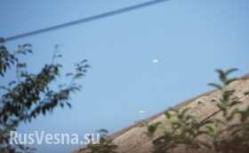 МОЛНИЯ: над Харцызском сбит очередной военный самолет Украины, в небе парашютисты (фото/видео)