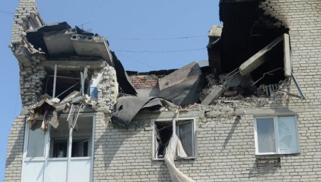 По улицам Донецка прошла колонна военной техники, сообщили власти