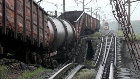 Железнодорожное сообщение с Мариуполем и Красноармейском полностью остановлено