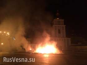 Зачистка Майдана продолжается: в центре Киева нападающие ночью сожгли «легендарные» палатки революции (фото лента + добавлено видео)