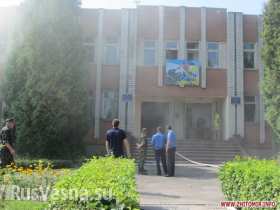 В Житомире 8 часов горел городской военкомат (фото)