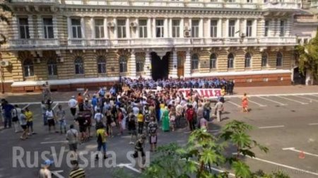 Одесса, 5 августа: снова митинги и столкновения, активисты Антимайдана рвут на свидомых антипутинские майки (фото, видео)