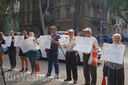 Одесса, 5 августа: снова митинги и столкновения, активисты Антимайдана рвут на свидомых антипутинские майки (фото, видео)