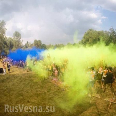 Фашизм побеждает там, где кончается совесть: в Киеве устроили праздник красок, на Донбассе льется кровь (фото, 18+)