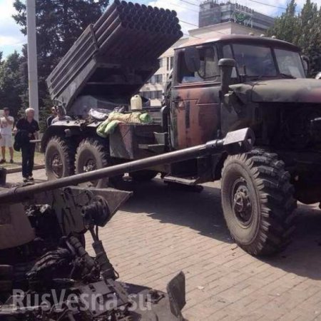 24 августа 2014 года. Военный парад уничтоженной бронетехники и военнопленных киевской хунты в Донецке (фото/видео)
