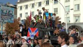В Луганске на День города выступила рок-группа «Земляне» и прошел парад военной техники (видео)