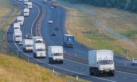 Более 30 грузовиков КамАЗ с гуманитарной помощью заехали на КПП «Донецк»