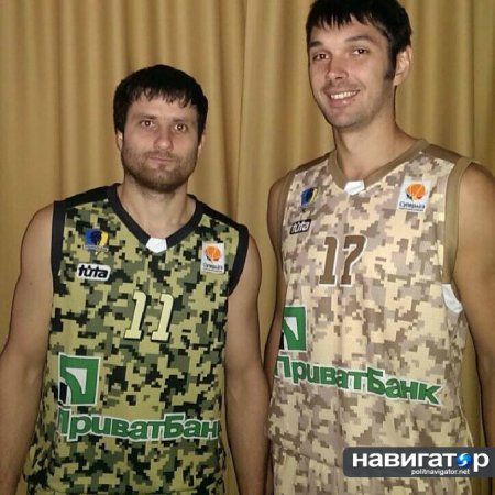 Коломойский заставил баскетболистов нацепить камуфляж на матч с русскими