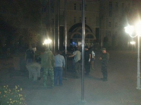 Активисты «Евромайдана» поломали «памятник Кивалову»