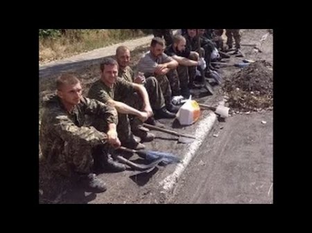 Донецк. Пленные украинские солдаты помогают восстанавливать город