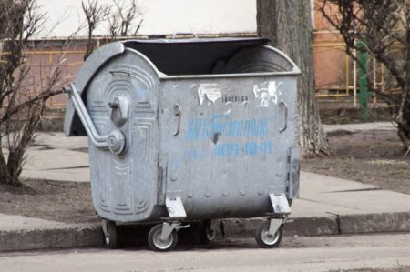Жители Краматорска отправили агитаторов хунты в мусорку