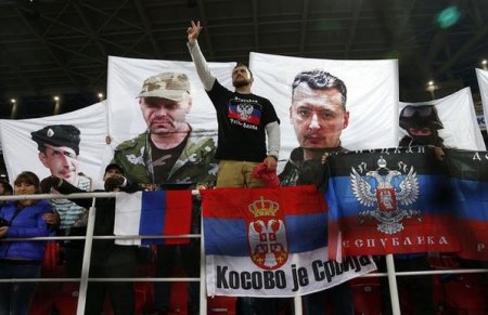 На матче Россия-Молдавия вывесили фото героев Новороссии
