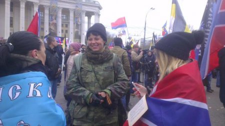На митинге в Москве, появилась "погибшая под Саур-Могилой" снайпер ДНР Наталья Красовская