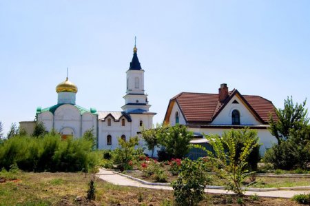 Украинская армия обстреляла Свято-Иверский монастырь в Донецке