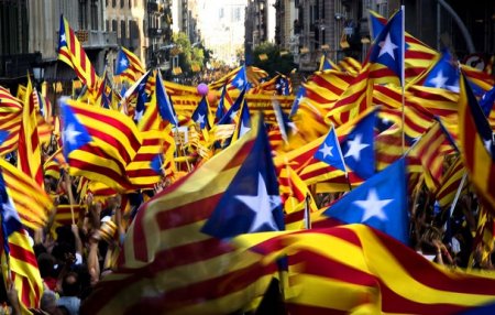 Испания стягивает войска к границе с Каталонией
