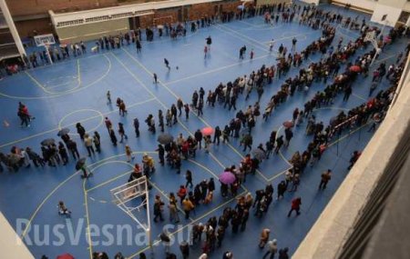 Свыше 80% населения Каталонии проголосовали за независимость. Танки пока никто не вводит (фото)