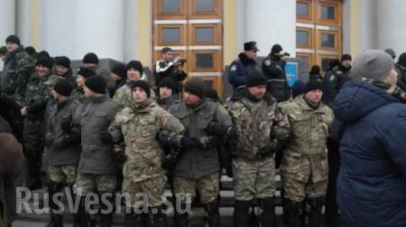 В Виннице активисты винницкого «майдана» жгли шины и растоптали портрет Порошенко (видео/фото)