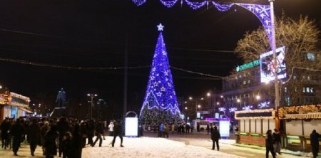 Работа по установлению елки в Донецке закончат 23 декабря