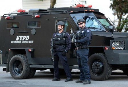 Полиция Нью-Йорка усиливает меры безопасности - в городе убиты два полицейских, власти опасаются волнений