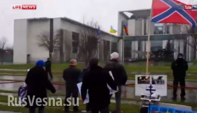 Яценюку у Бундестага кричали: «Фашист!» (видео)