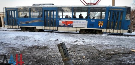 При массированном обстреле карателями Донецка, снаряды долетают до центра города