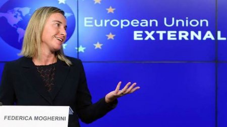 Евросоюз продолжит санкционное давление на Россию, заявила Могерини