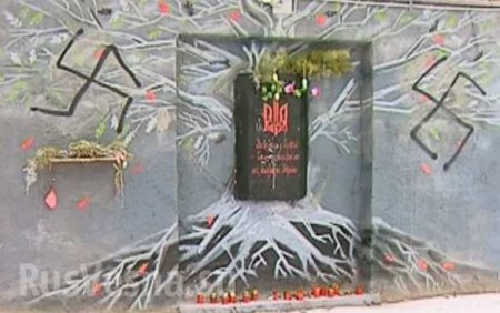 В Полтаве «разукрасили» свастикой памятник «героям Майдана», развалившим Украину (ФОТО)