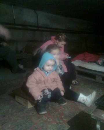 Дети Горловки в подвалах под обстрелом украинских карателей