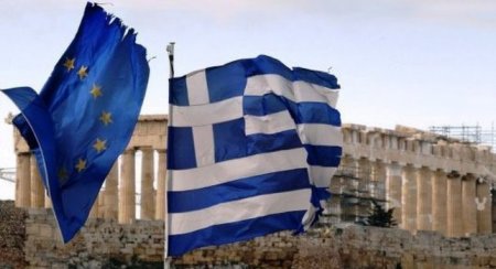Власти греческого города Патры сняли флаг ЕС со здания мэрии