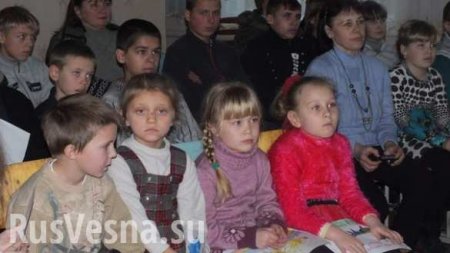 Дети в разрушенном Первомайске учатся в церкви (ВИДЕО)