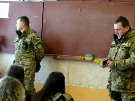 В Славянске бойцов АТО подняли на смех школьники