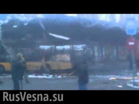 На автостанции «Центр» в Донецке взорвались украинские снаряды, сожжены автобусы, убиты люди (ВИДЕО)