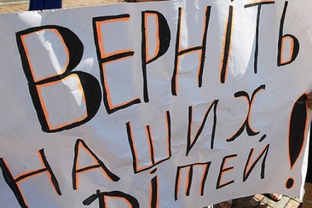 В Киеве матери солдат требуют спасти сыновей в Дебальцевском котле