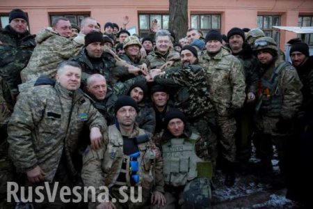 Порошенко в Артёмовске успокаивал «героев», бежавших из под Дебальцево (ФОТО)