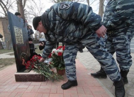 В Евпатории установили памятник бойцу «Беркута», погибшему на Майдане