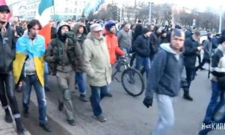 В Харькове произошел взрыв во время шествия Майдановцев