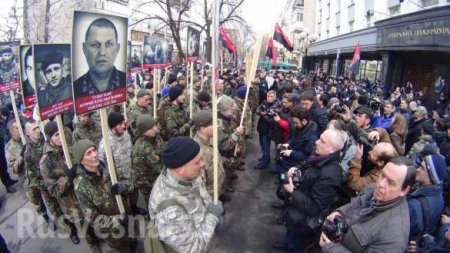 Марш экстремистов «Правого Сектора» в Киеве — прямая онлайн трансляция. Смотрите и комментируйте с «Русской Весной»