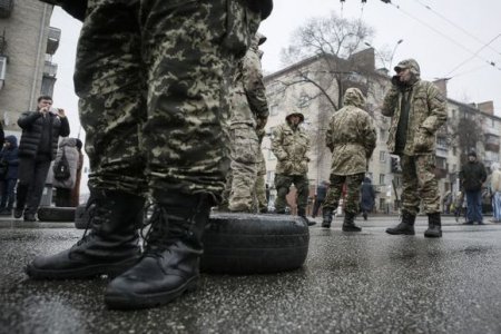 Правосеки после шествия-митинга в Киеве подрались с нацгвардией