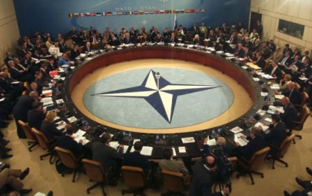 Генсек НАТО заверил, что речи о военном вмешательстве в Ливии не идёт