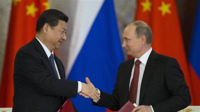 Пекин и Москва будут поддерживать друг друга во имя мира,  - глава МИД Китая