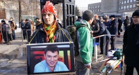 Патриоты с Урала просят проверить, когда в типографиях печаталась символика для траурного марша в память о Немцове