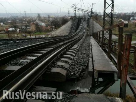 МЧС ЛНР: Подорвана последняя железная дорога, соединяющая ЛНР и Украину