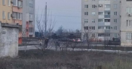 «Азов» бросает в бой танки