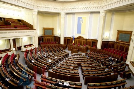 Хунтовец Порошенко внес проект постановления об особом статусе территорий в Верховную Раду