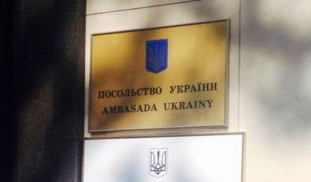 Посольства Украины перестали оформлять загранпаспорта