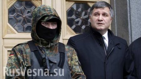Аваков отказался арестовывать мятежного Коломойского, к захваченному зданию Укртранснафта стягиваются лояльные власти спецподразделения