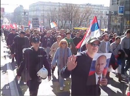 Сербы протестуют против ЕС и НАТО под флагами России