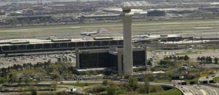 В США мужчина атаковал аэропорт, вооружившись мачете и «коктейлями Молотова»