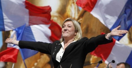 Марин Ле Пен потребовала отставки правительства Франции