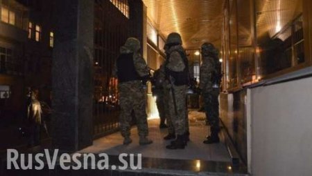 МОЛНИЯ: силовикам дан приказ разоружить боевиков Коломойского, удерживающих здание «Укрнафты», — глава СБУ